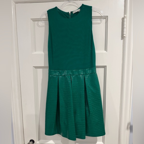 Alice + Olivia Dresses & Skirts - Alice + Olivia Emerald Green Mini Dress